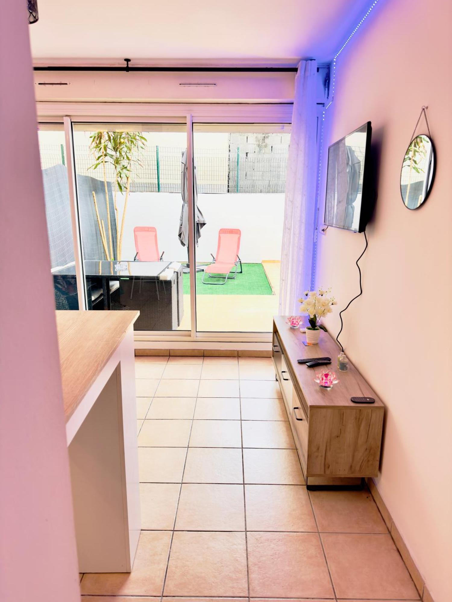 Le Petit Oasis Daire Saint-Denis Dış mekan fotoğraf