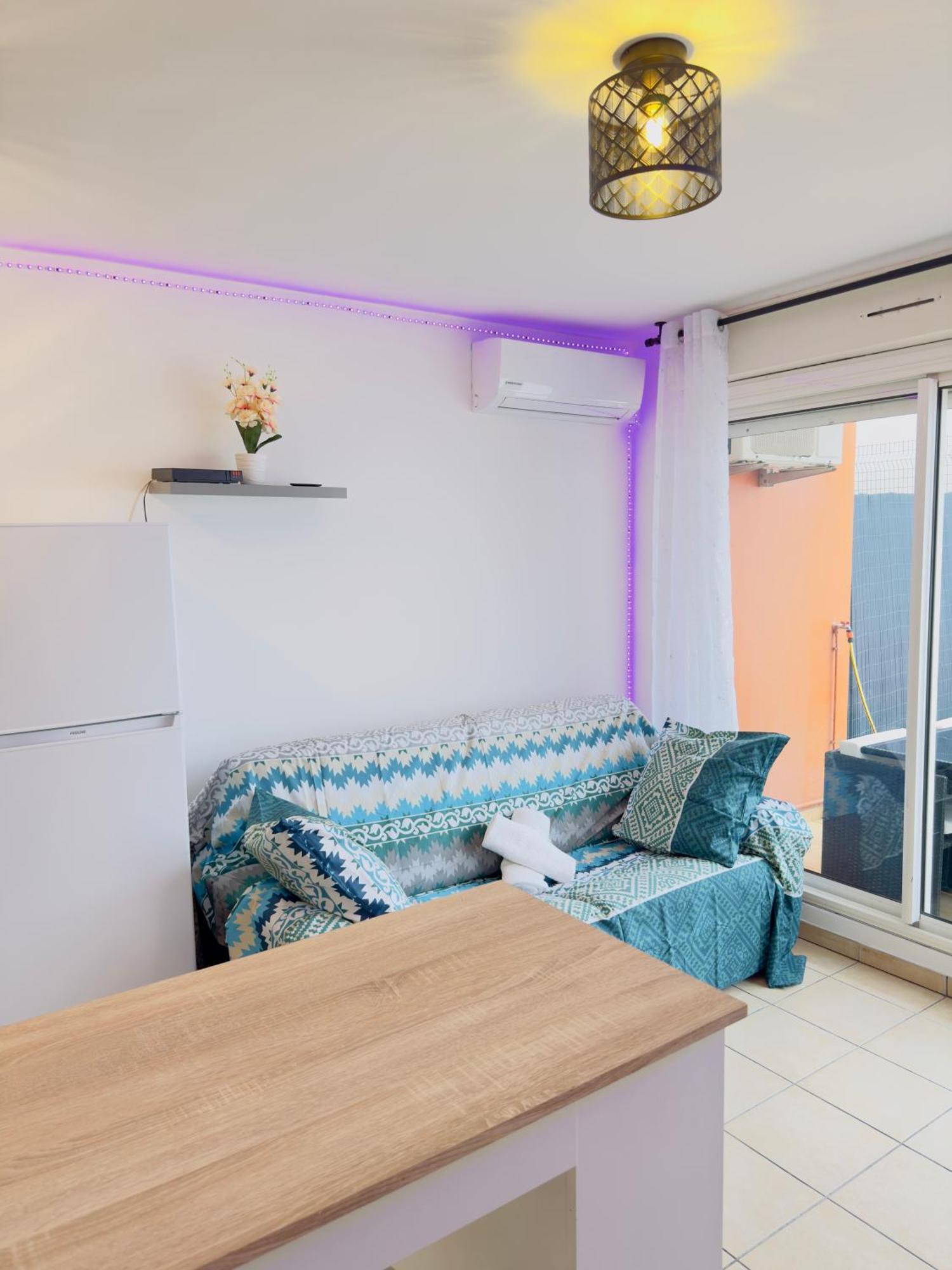 Le Petit Oasis Daire Saint-Denis Dış mekan fotoğraf
